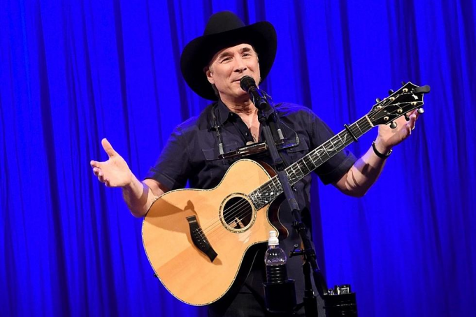 Clint Black at Johnny Mercer Theatre