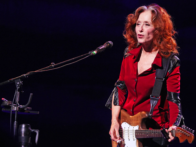 Bonnie Raitt at Johnny Mercer Theatre